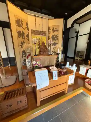 養源寺の{uncategorized: "未分類", other: "その他", undefined: "問題あり", building: "その他建物", grave: "お墓", sacred_gate: "鳥居", guardian: "狛犬", statue: "像", buddha: "仏像", history: "歴史", nature: "自然", garden: "庭園", animal: "動物", pagoda: "塔", temizu: "手水舎", mountain_gate: "山門・神門", sanctuary: "本殿・本堂", subordinate: "末社・摂社", art: "芸術", scenery: "景色", jizo: "地蔵", ema: "絵馬", goshuin: "御朱印", omikuji: "おみくじ", items: "授与品その他", amulet: "お守り", goshuincho: "御朱印帳", eats: "食事", festival: "お祭り", votive_dance: "神楽", shichigosan: "七五三参", wedding: "結婚式", experience: "体験その他", initially: "初詣", around: "周辺", anti_infection: "感染症対策"}