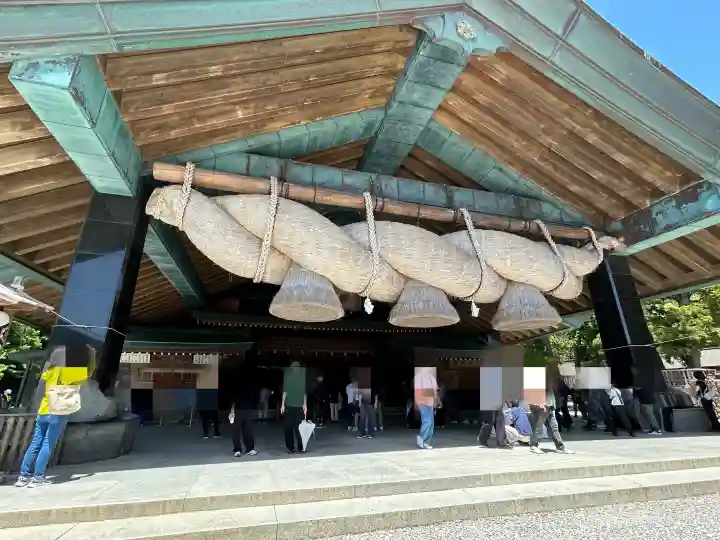 出雲大社の{uncategorized: "未分類", other: "その他", undefined: "問題あり", building: "その他建物", grave: "お墓", sacred_gate: "鳥居", guardian: "狛犬", statue: "像", buddha: "仏像", history: "歴史", nature: "自然", garden: "庭園", animal: "動物", pagoda: "塔", temizu: "手水舎", mountain_gate: "山門・神門", sanctuary: "本殿・本堂", subordinate: "末社・摂社", art: "芸術", scenery: "景色", jizo: "地蔵", ema: "絵馬", goshuin: "御朱印", omikuji: "おみくじ", items: "授与品その他", amulet: "お守り", goshuincho: "御朱印帳", eats: "食事", festival: "お祭り", votive_dance: "神楽", shichigosan: "七五三参", wedding: "結婚式", experience: "体験その他", initially: "初詣", around: "周辺", anti_infection: "感染症対策"}