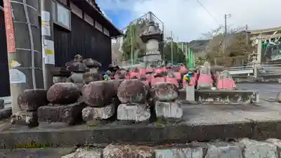 尊勝陀羅尼塔と石仏群(滋賀県)