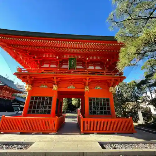 穴八幡宮の山門