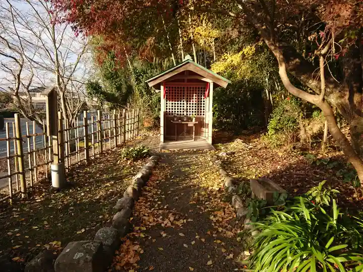 子育地蔵尊の本殿・本堂