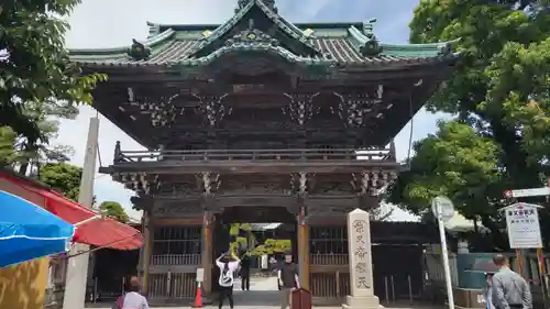 題経寺（柴又帝釈天）の山門・神門
