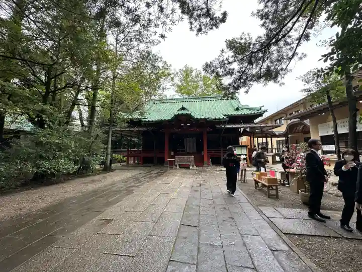 赤坂氷川神社の{uncategorized: "未分類", other: "その他", undefined: "問題あり", building: "その他建物", grave: "お墓", sacred_gate: "鳥居", guardian: "狛犬", statue: "像", buddha: "仏像", history: "歴史", nature: "自然", garden: "庭園", animal: "動物", pagoda: "塔", temizu: "手水舎", mountain_gate: "山門・神門", sanctuary: "本殿・本堂", subordinate: "末社・摂社", art: "芸術", scenery: "景色", jizo: "地蔵", ema: "絵馬", goshuin: "御朱印", omikuji: "おみくじ", items: "授与品その他", amulet: "お守り", goshuincho: "御朱印帳", eats: "食事", festival: "お祭り", votive_dance: "神楽", shichigosan: "七五三参", wedding: "結婚式", experience: "体験その他", initially: "初詣", around: "周辺", anti_infection: "感染症対策"}