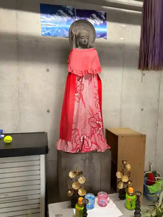 成子子育地蔵尊の{uncategorized: "未分類", other: "その他", undefined: "問題あり", building: "その他建物", grave: "お墓", sacred_gate: "鳥居", guardian: "狛犬", statue: "像", buddha: "仏像", history: "歴史", nature: "自然", garden: "庭園", animal: "動物", pagoda: "塔", temizu: "手水舎", mountain_gate: "山門・神門", sanctuary: "本殿・本堂", subordinate: "末社・摂社", art: "芸術", scenery: "景色", jizo: "地蔵", ema: "絵馬", goshuin: "御朱印", omikuji: "おみくじ", items: "授与品その他", amulet: "お守り", goshuincho: "御朱印帳", eats: "食事", festival: "お祭り", votive_dance: "神楽", shichigosan: "七五三参", wedding: "結婚式", experience: "体験その他", initially: "初詣", around: "周辺", anti_infection: "感染症対策"}