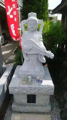 眞明寺の像