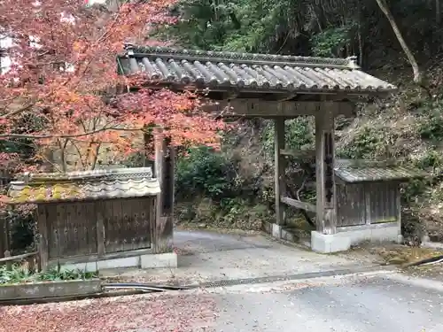 如意輪寺の山門