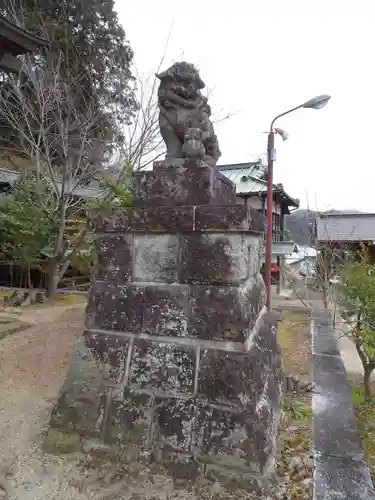 十二所神社(大子町大子)の狛犬