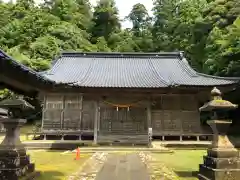 美麻奈比古神社の本殿