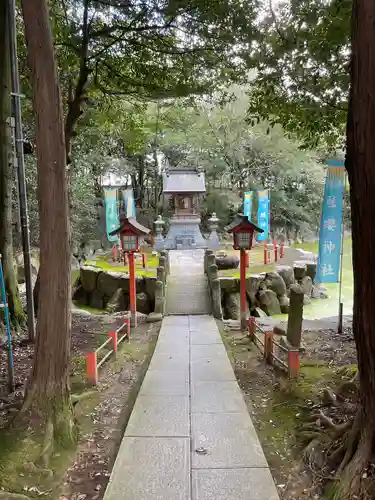 冠纓神社の本殿