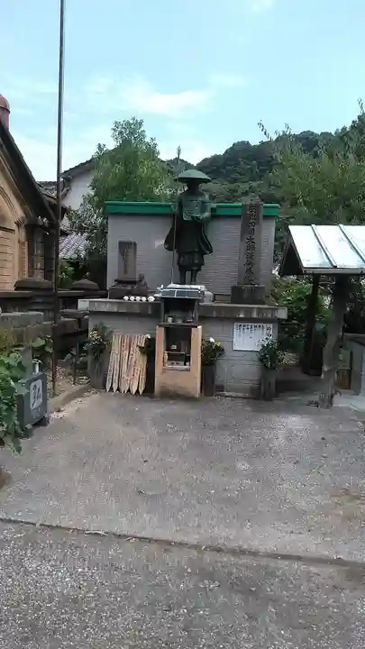 海岸寺の像