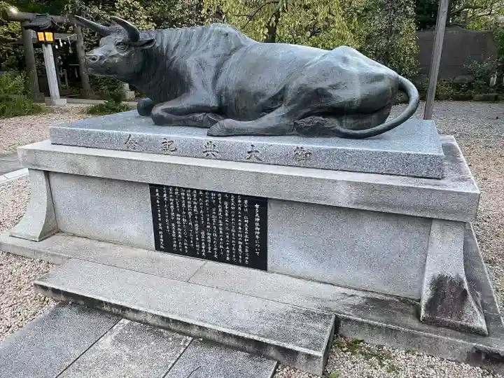 布多天神社の像