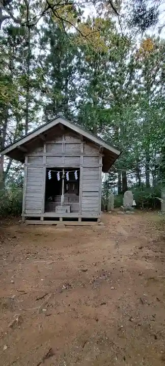 松峰神社、天照御祖神社の{uncategorized: "未分類", other: "その他", undefined: "問題あり", building: "その他建物", grave: "お墓", sacred_gate: "鳥居", guardian: "狛犬", statue: "像", buddha: "仏像", history: "歴史", nature: "自然", garden: "庭園", animal: "動物", pagoda: "塔", temizu: "手水舎", mountain_gate: "山門・神門", sanctuary: "本殿・本堂", subordinate: "末社・摂社", art: "芸術", scenery: "景色", jizo: "地蔵", ema: "絵馬", goshuin: "御朱印", omikuji: "おみくじ", items: "授与品その他", amulet: "お守り", goshuincho: "御朱印帳", eats: "食事", festival: "お祭り", votive_dance: "神楽", shichigosan: "七五三参", wedding: "結婚式", experience: "体験その他", initially: "初詣", around: "周辺", anti_infection: "感染症対策"}