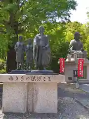 誕生寺の像