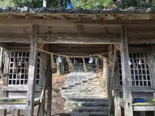 井戸鐘乳穴神社の山門・神門