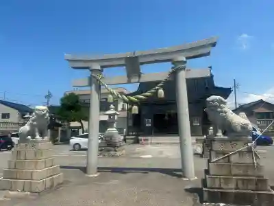 諏訪神社の{uncategorized: "未分類", other: "その他", undefined: "問題あり", building: "その他建物", grave: "お墓", sacred_gate: "鳥居", guardian: "狛犬", statue: "像", buddha: "仏像", history: "歴史", nature: "自然", garden: "庭園", animal: "動物", pagoda: "塔", temizu: "手水舎", mountain_gate: "山門・神門", sanctuary: "本殿・本堂", subordinate: "末社・摂社", art: "芸術", scenery: "景色", jizo: "地蔵", ema: "絵馬", goshuin: "御朱印", omikuji: "おみくじ", items: "授与品その他", amulet: "お守り", goshuincho: "御朱印帳", eats: "食事", festival: "お祭り", votive_dance: "神楽", shichigosan: "七五三参", wedding: "結婚式", experience: "体験その他", initially: "初詣", around: "周辺", anti_infection: "感染症対策"}