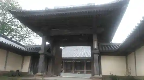 浄土真宗本願寺派本願寺四日市別院の山門