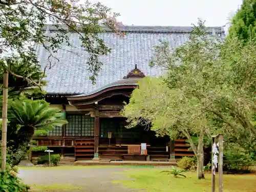 鏡忍寺の本殿・本堂