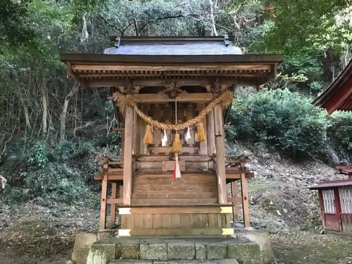 染羽天石勝神社の末社・摂社