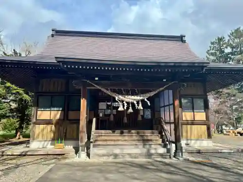 東神楽神社の{uncategorized: "未分類", other: "その他", undefined: "問題あり", building: "その他建物", grave: "お墓", sacred_gate: "鳥居", guardian: "狛犬", statue: "像", buddha: "仏像", history: "歴史", nature: "自然", garden: "庭園", animal: "動物", pagoda: "塔", temizu: "手水舎", mountain_gate: "山門・神門", sanctuary: "本殿・本堂", subordinate: "末社・摂社", art: "芸術", scenery: "景色", jizo: "地蔵", ema: "絵馬", goshuin: "御朱印", omikuji: "おみくじ", items: "授与品その他", amulet: "お守り", goshuincho: "御朱印帳", eats: "食事", festival: "お祭り", votive_dance: "神楽", shichigosan: "七五三参", wedding: "結婚式", experience: "体験その他", initially: "初詣", around: "周辺", anti_infection: "感染症対策"}