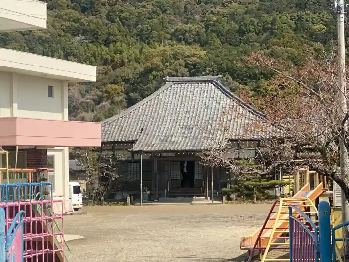 南泉寺の{uncategorized: "未分類", other: "その他", undefined: "問題あり", building: "その他建物", grave: "お墓", sacred_gate: "鳥居", guardian: "狛犬", statue: "像", buddha: "仏像", history: "歴史", nature: "自然", garden: "庭園", animal: "動物", pagoda: "塔", temizu: "手水舎", mountain_gate: "山門・神門", sanctuary: "本殿・本堂", subordinate: "末社・摂社", art: "芸術", scenery: "景色", jizo: "地蔵", ema: "絵馬", goshuin: "御朱印", omikuji: "おみくじ", items: "授与品その他", amulet: "お守り", goshuincho: "御朱印帳", eats: "食事", festival: "お祭り", votive_dance: "神楽", shichigosan: "七五三参", wedding: "結婚式", experience: "体験その他", initially: "初詣", around: "周辺", anti_infection: "感染症対策"}