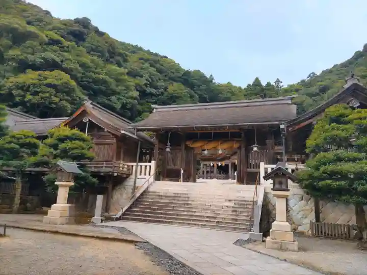 美保神社の{uncategorized: "未分類", other: "その他", undefined: "問題あり", building: "その他建物", grave: "お墓", sacred_gate: "鳥居", guardian: "狛犬", statue: "像", buddha: "仏像", history: "歴史", nature: "自然", garden: "庭園", animal: "動物", pagoda: "塔", temizu: "手水舎", mountain_gate: "山門・神門", sanctuary: "本殿・本堂", subordinate: "末社・摂社", art: "芸術", scenery: "景色", jizo: "地蔵", ema: "絵馬", goshuin: "御朱印", omikuji: "おみくじ", items: "授与品その他", amulet: "お守り", goshuincho: "御朱印帳", eats: "食事", festival: "お祭り", votive_dance: "神楽", shichigosan: "七五三参", wedding: "結婚式", experience: "体験その他", initially: "初詣", around: "周辺", anti_infection: "感染症対策"}