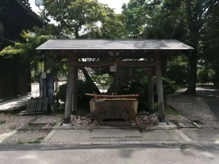 八事山 興正寺の手水舎