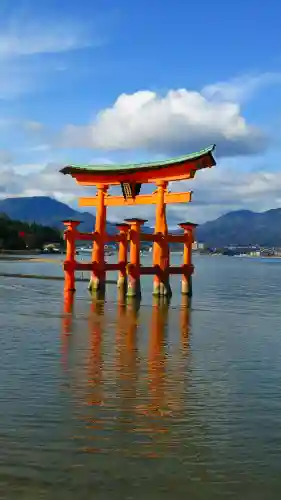 厳島神社の{uncategorized: "未分類", other: "その他", undefined: "問題あり", building: "その他建物", grave: "お墓", sacred_gate: "鳥居", guardian: "狛犬", statue: "像", buddha: "仏像", history: "歴史", nature: "自然", garden: "庭園", animal: "動物", pagoda: "塔", temizu: "手水舎", mountain_gate: "山門・神門", sanctuary: "本殿・本堂", subordinate: "末社・摂社", art: "芸術", scenery: "景色", jizo: "地蔵", ema: "絵馬", goshuin: "御朱印", omikuji: "おみくじ", items: "授与品その他", amulet: "お守り", goshuincho: "御朱印帳", eats: "食事", festival: "お祭り", votive_dance: "神楽", shichigosan: "七五三参", wedding: "結婚式", experience: "体験その他", initially: "初詣", around: "周辺", anti_infection: "感染症対策"}