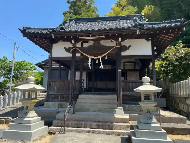 真幡神社の{uncategorized: "未分類", other: "その他", undefined: "問題あり", building: "その他建物", grave: "お墓", sacred_gate: "鳥居", guardian: "狛犬", statue: "像", buddha: "仏像", history: "歴史", nature: "自然", garden: "庭園", animal: "動物", pagoda: "塔", temizu: "手水舎", mountain_gate: "山門・神門", sanctuary: "本殿・本堂", subordinate: "末社・摂社", art: "芸術", scenery: "景色", jizo: "地蔵", ema: "絵馬", goshuin: "御朱印", omikuji: "おみくじ", items: "授与品その他", amulet: "お守り", goshuincho: "御朱印帳", eats: "食事", festival: "お祭り", votive_dance: "神楽", shichigosan: "七五三参", wedding: "結婚式", experience: "体験その他", initially: "初詣", around: "周辺", anti_infection: "感染症対策"}