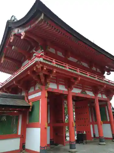 大鳥神社の山門・神門