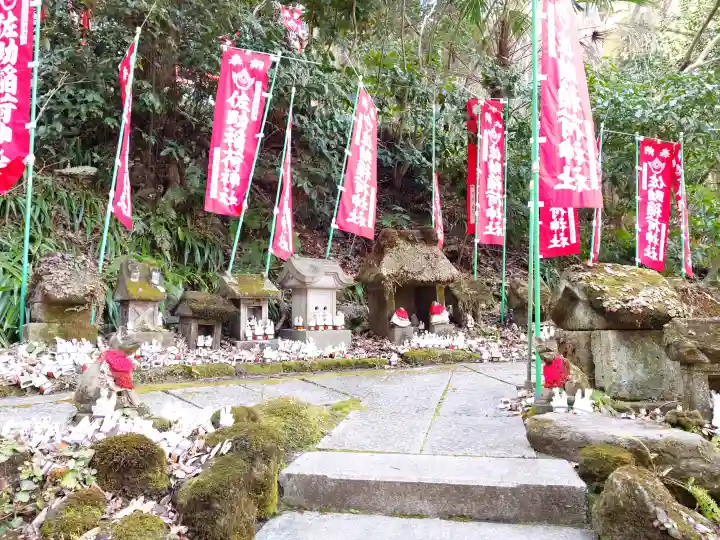 佐助稲荷神社の{uncategorized: "未分類", other: "その他", undefined: "問題あり", building: "その他建物", grave: "お墓", sacred_gate: "鳥居", guardian: "狛犬", statue: "像", buddha: "仏像", history: "歴史", nature: "自然", garden: "庭園", animal: "動物", pagoda: "塔", temizu: "手水舎", mountain_gate: "山門・神門", sanctuary: "本殿・本堂", subordinate: "末社・摂社", art: "芸術", scenery: "景色", jizo: "地蔵", ema: "絵馬", goshuin: "御朱印", omikuji: "おみくじ", items: "授与品その他", amulet: "お守り", goshuincho: "御朱印帳", eats: "食事", festival: "お祭り", votive_dance: "神楽", shichigosan: "七五三参", wedding: "結婚式", experience: "体験その他", initially: "初詣", around: "周辺", anti_infection: "感染症対策"}