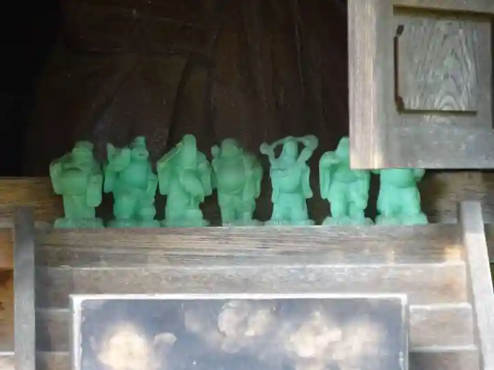 白笹稲荷神社の像