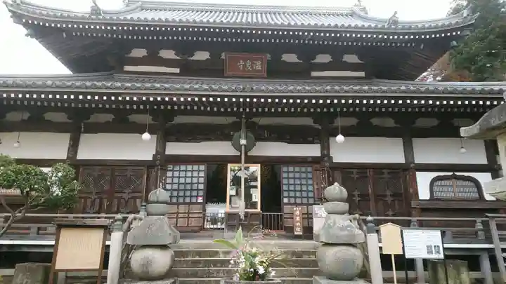 温泉寺の本殿・本堂