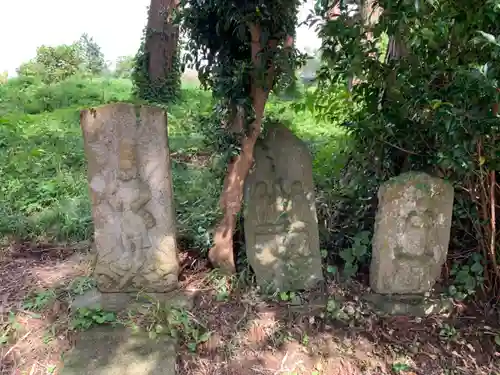 羽雄神社の仏像