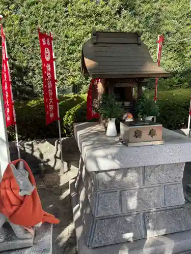 新栄稲荷神社の{uncategorized: "未分類", other: "その他", undefined: "問題あり", building: "その他建物", grave: "お墓", sacred_gate: "鳥居", guardian: "狛犬", statue: "像", buddha: "仏像", history: "歴史", nature: "自然", garden: "庭園", animal: "動物", pagoda: "塔", temizu: "手水舎", mountain_gate: "山門・神門", sanctuary: "本殿・本堂", subordinate: "末社・摂社", art: "芸術", scenery: "景色", jizo: "地蔵", ema: "絵馬", goshuin: "御朱印", omikuji: "おみくじ", items: "授与品その他", amulet: "お守り", goshuincho: "御朱印帳", eats: "食事", festival: "お祭り", votive_dance: "神楽", shichigosan: "七五三参", wedding: "結婚式", experience: "体験その他", initially: "初詣", around: "周辺", anti_infection: "感染症対策"}