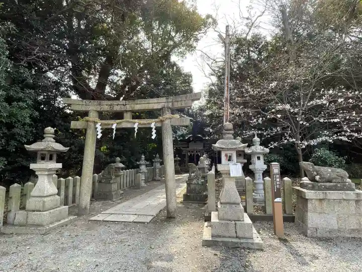 曽禰神社の{uncategorized: "未分類", other: "その他", undefined: "問題あり", building: "その他建物", grave: "お墓", sacred_gate: "鳥居", guardian: "狛犬", statue: "像", buddha: "仏像", history: "歴史", nature: "自然", garden: "庭園", animal: "動物", pagoda: "塔", temizu: "手水舎", mountain_gate: "山門・神門", sanctuary: "本殿・本堂", subordinate: "末社・摂社", art: "芸術", scenery: "景色", jizo: "地蔵", ema: "絵馬", goshuin: "御朱印", omikuji: "おみくじ", items: "授与品その他", amulet: "お守り", goshuincho: "御朱印帳", eats: "食事", festival: "お祭り", votive_dance: "神楽", shichigosan: "七五三参", wedding: "結婚式", experience: "体験その他", initially: "初詣", around: "周辺", anti_infection: "感染症対策"}