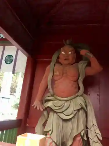 御岩神社の像