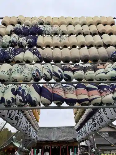 浅草神社の{uncategorized: "未分類", other: "その他", undefined: "問題あり", building: "その他建物", grave: "お墓", sacred_gate: "鳥居", guardian: "狛犬", statue: "像", buddha: "仏像", history: "歴史", nature: "自然", garden: "庭園", animal: "動物", pagoda: "塔", temizu: "手水舎", mountain_gate: "山門・神門", sanctuary: "本殿・本堂", subordinate: "末社・摂社", art: "芸術", scenery: "景色", jizo: "地蔵", ema: "絵馬", goshuin: "御朱印", omikuji: "おみくじ", items: "授与品その他", amulet: "お守り", goshuincho: "御朱印帳", eats: "食事", festival: "お祭り", votive_dance: "神楽", shichigosan: "七五三参", wedding: "結婚式", experience: "体験その他", initially: "初詣", around: "周辺", anti_infection: "感染症対策"}