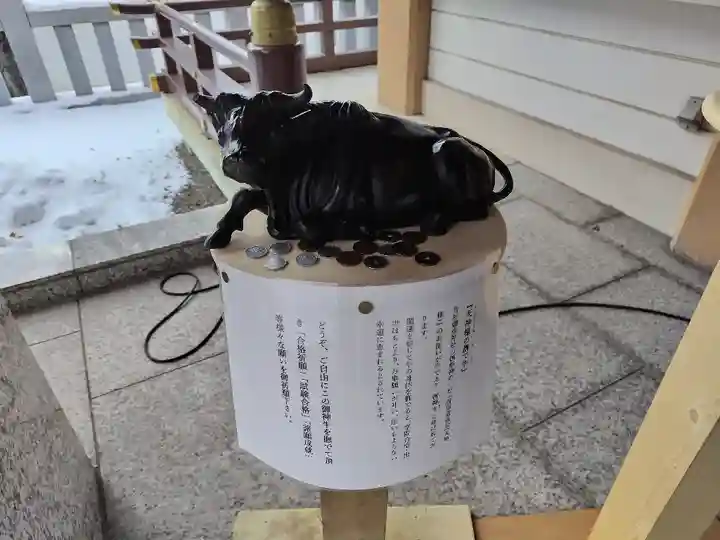 彌彦神社 (伊夜日子神社)の像