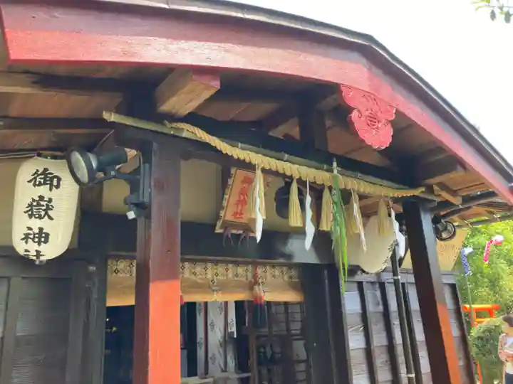 横浜御嶽神社の本殿・本堂