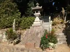 祠の建物その他