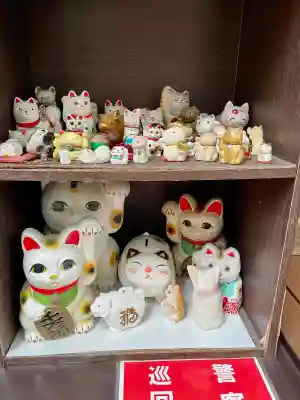 三光稲荷神社の{uncategorized: "未分類", other: "その他", undefined: "問題あり", building: "その他建物", grave: "お墓", sacred_gate: "鳥居", guardian: "狛犬", statue: "像", buddha: "仏像", history: "歴史", nature: "自然", garden: "庭園", animal: "動物", pagoda: "塔", temizu: "手水舎", mountain_gate: "山門・神門", sanctuary: "本殿・本堂", subordinate: "末社・摂社", art: "芸術", scenery: "景色", jizo: "地蔵", ema: "絵馬", goshuin: "御朱印", omikuji: "おみくじ", items: "授与品その他", amulet: "お守り", goshuincho: "御朱印帳", eats: "食事", festival: "お祭り", votive_dance: "神楽", shichigosan: "七五三参", wedding: "結婚式", experience: "体験その他", initially: "初詣", around: "周辺", anti_infection: "感染症対策"}