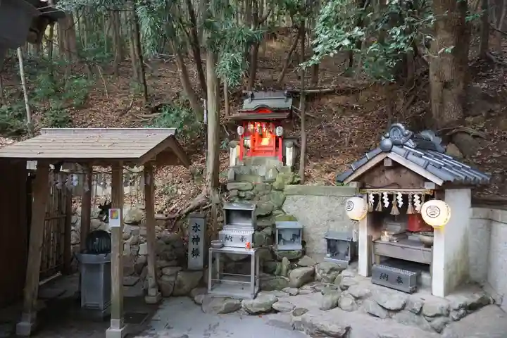 宮地嶽神社の末社・摂社