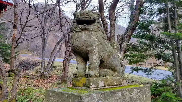 大雪山層雲峡神社の狛犬