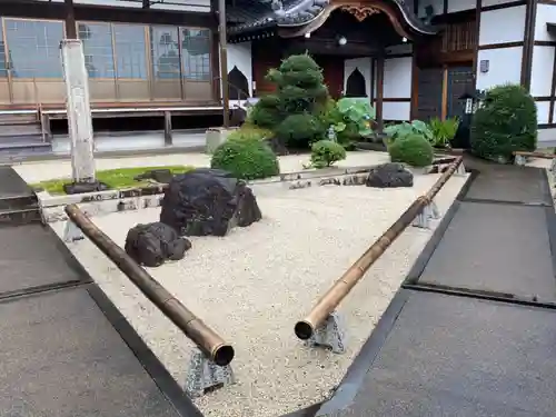 祐泉寺の庭園