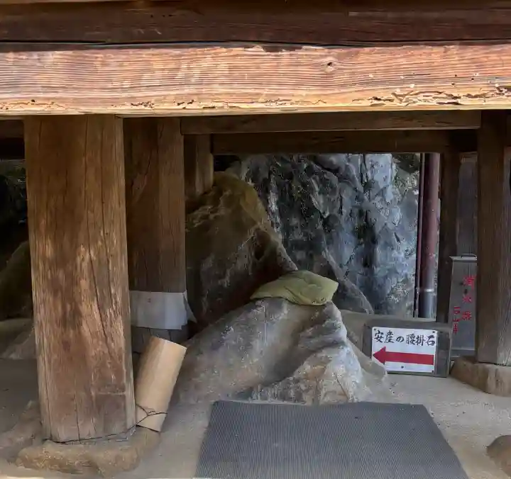 石山寺の{uncategorized: "未分類", other: "その他", undefined: "問題あり", building: "その他建物", grave: "お墓", sacred_gate: "鳥居", guardian: "狛犬", statue: "像", buddha: "仏像", history: "歴史", nature: "自然", garden: "庭園", animal: "動物", pagoda: "塔", temizu: "手水舎", mountain_gate: "山門・神門", sanctuary: "本殿・本堂", subordinate: "末社・摂社", art: "芸術", scenery: "景色", jizo: "地蔵", ema: "絵馬", goshuin: "御朱印", omikuji: "おみくじ", items: "授与品その他", amulet: "お守り", goshuincho: "御朱印帳", eats: "食事", festival: "お祭り", votive_dance: "神楽", shichigosan: "七五三参", wedding: "結婚式", experience: "体験その他", initially: "初詣", around: "周辺", anti_infection: "感染症対策"}