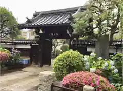 長久院の山門