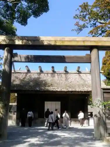 伊勢神宮外宮（豊受大神宮）の{uncategorized: "未分類", other: "その他", undefined: "問題あり", building: "その他建物", grave: "お墓", sacred_gate: "鳥居", guardian: "狛犬", statue: "像", buddha: "仏像", history: "歴史", nature: "自然", garden: "庭園", animal: "動物", pagoda: "塔", temizu: "手水舎", mountain_gate: "山門・神門", sanctuary: "本殿・本堂", subordinate: "末社・摂社", art: "芸術", scenery: "景色", jizo: "地蔵", ema: "絵馬", goshuin: "御朱印", omikuji: "おみくじ", items: "授与品その他", amulet: "お守り", goshuincho: "御朱印帳", eats: "食事", festival: "お祭り", votive_dance: "神楽", shichigosan: "七五三参", wedding: "結婚式", experience: "体験その他", initially: "初詣", around: "周辺", anti_infection: "感染症対策"}
