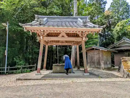 射穂神社の手水舎
