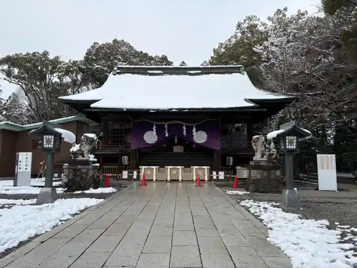宇都宮二荒山神社の{uncategorized: "未分類", other: "その他", undefined: "問題あり", building: "その他建物", grave: "お墓", sacred_gate: "鳥居", guardian: "狛犬", statue: "像", buddha: "仏像", history: "歴史", nature: "自然", garden: "庭園", animal: "動物", pagoda: "塔", temizu: "手水舎", mountain_gate: "山門・神門", sanctuary: "本殿・本堂", subordinate: "末社・摂社", art: "芸術", scenery: "景色", jizo: "地蔵", ema: "絵馬", goshuin: "御朱印", omikuji: "おみくじ", items: "授与品その他", amulet: "お守り", goshuincho: "御朱印帳", eats: "食事", festival: "お祭り", votive_dance: "神楽", shichigosan: "七五三参", wedding: "結婚式", experience: "体験その他", initially: "初詣", around: "周辺", anti_infection: "感染症対策"}