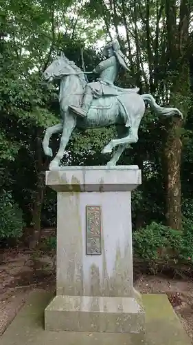 菊池神社の像